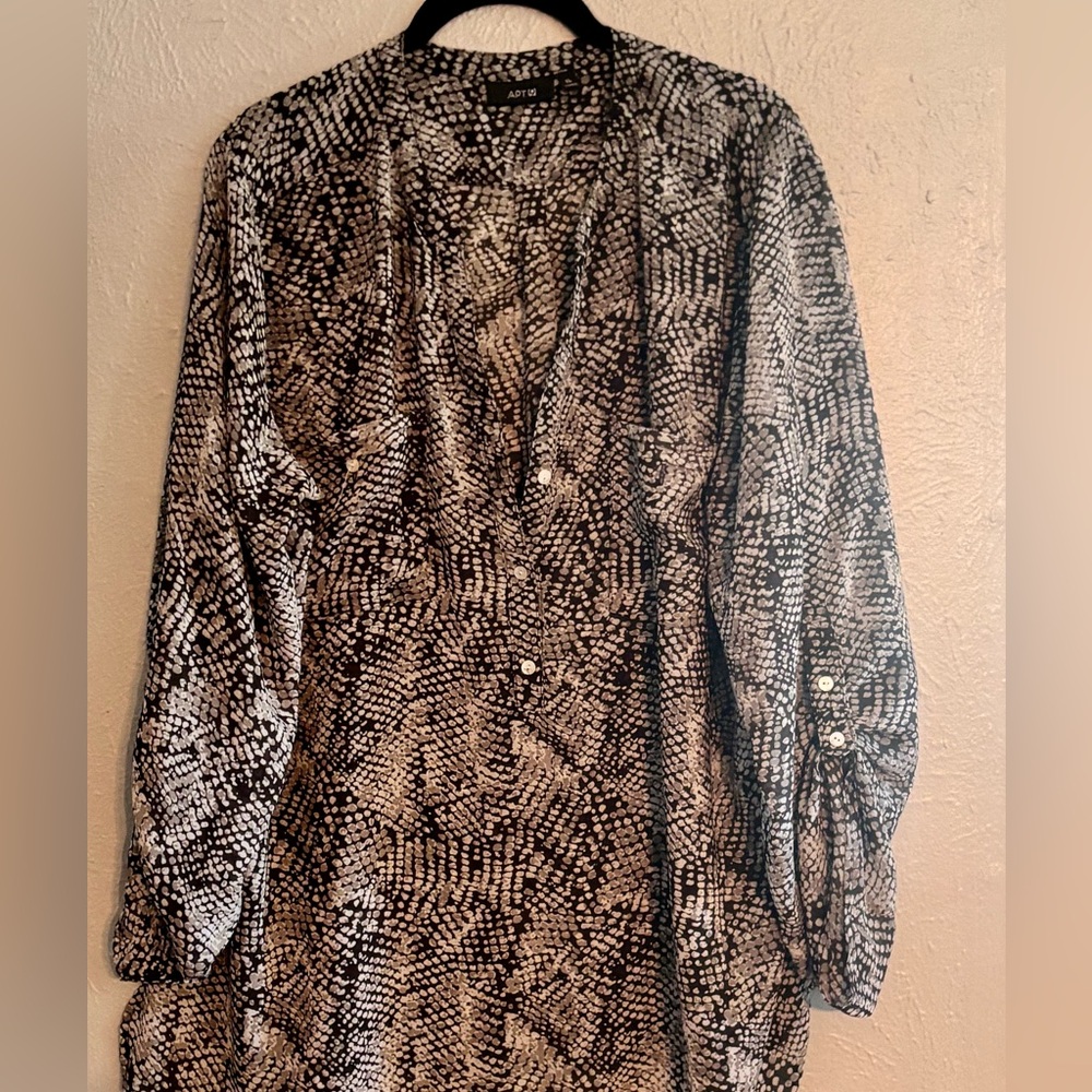 Apt. 9 Black and Gray Blouse with Organic Pattern